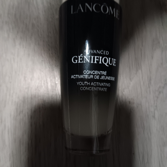 Lancôme Génifique Youth Activating Serum - Black and Silver - Picture 3 of 3